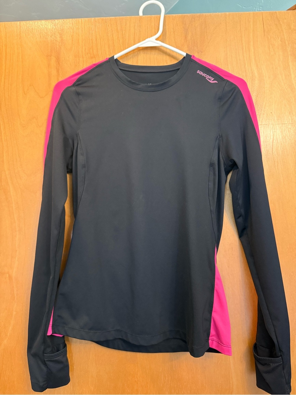 Saucony Black & Pink Long-Sleeve Swim Shirt